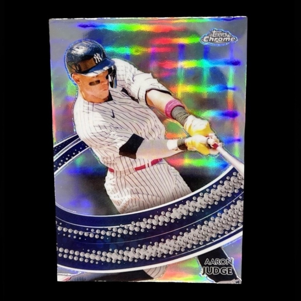 AARON JUDGE TOPPS CHROME REFRACTOR BASEBALL CARD - NEW YORK YANKEES